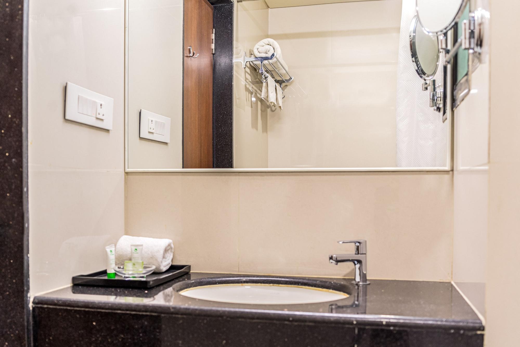 Treebo Premium Grand Emerald Pimpri-Chinchwad Екстериор снимка