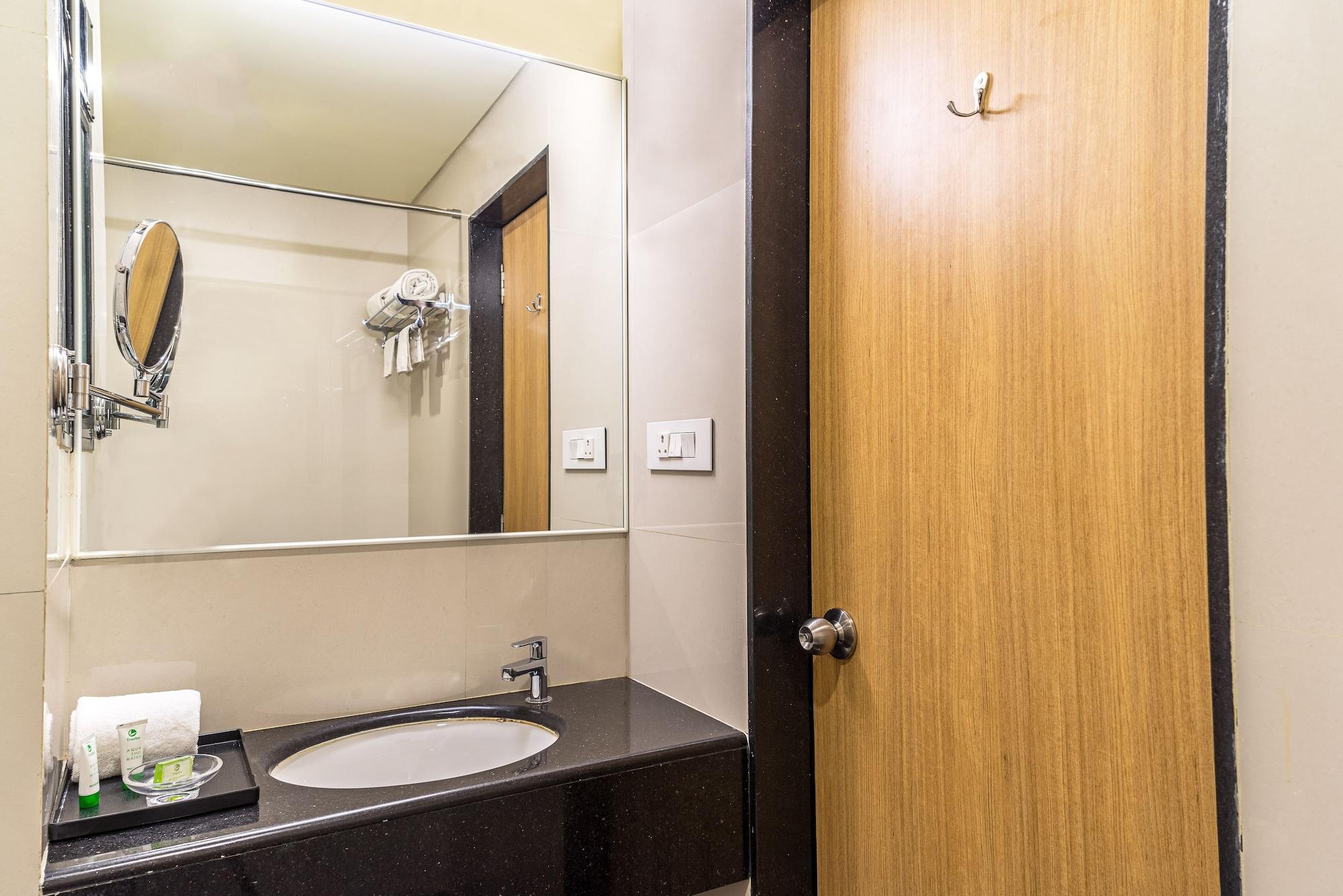 Treebo Premium Grand Emerald Pimpri-Chinchwad Екстериор снимка