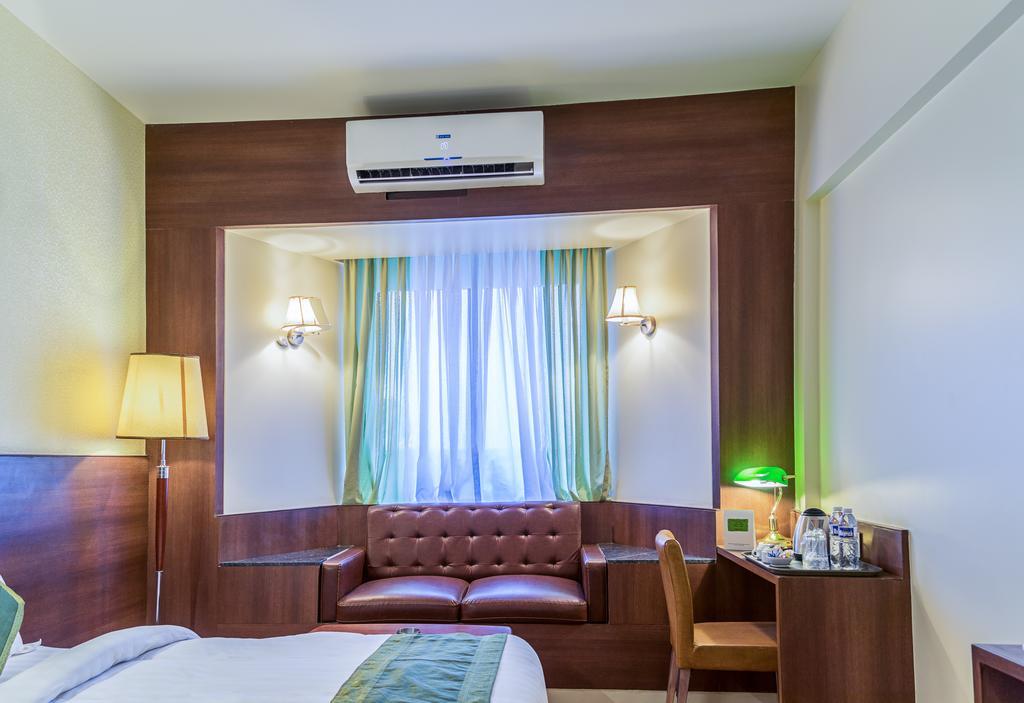 Treebo Premium Grand Emerald Pimpri-Chinchwad Екстериор снимка