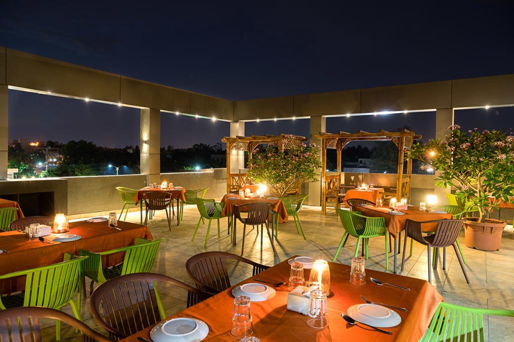 Treebo Premium Grand Emerald Pimpri-Chinchwad Екстериор снимка