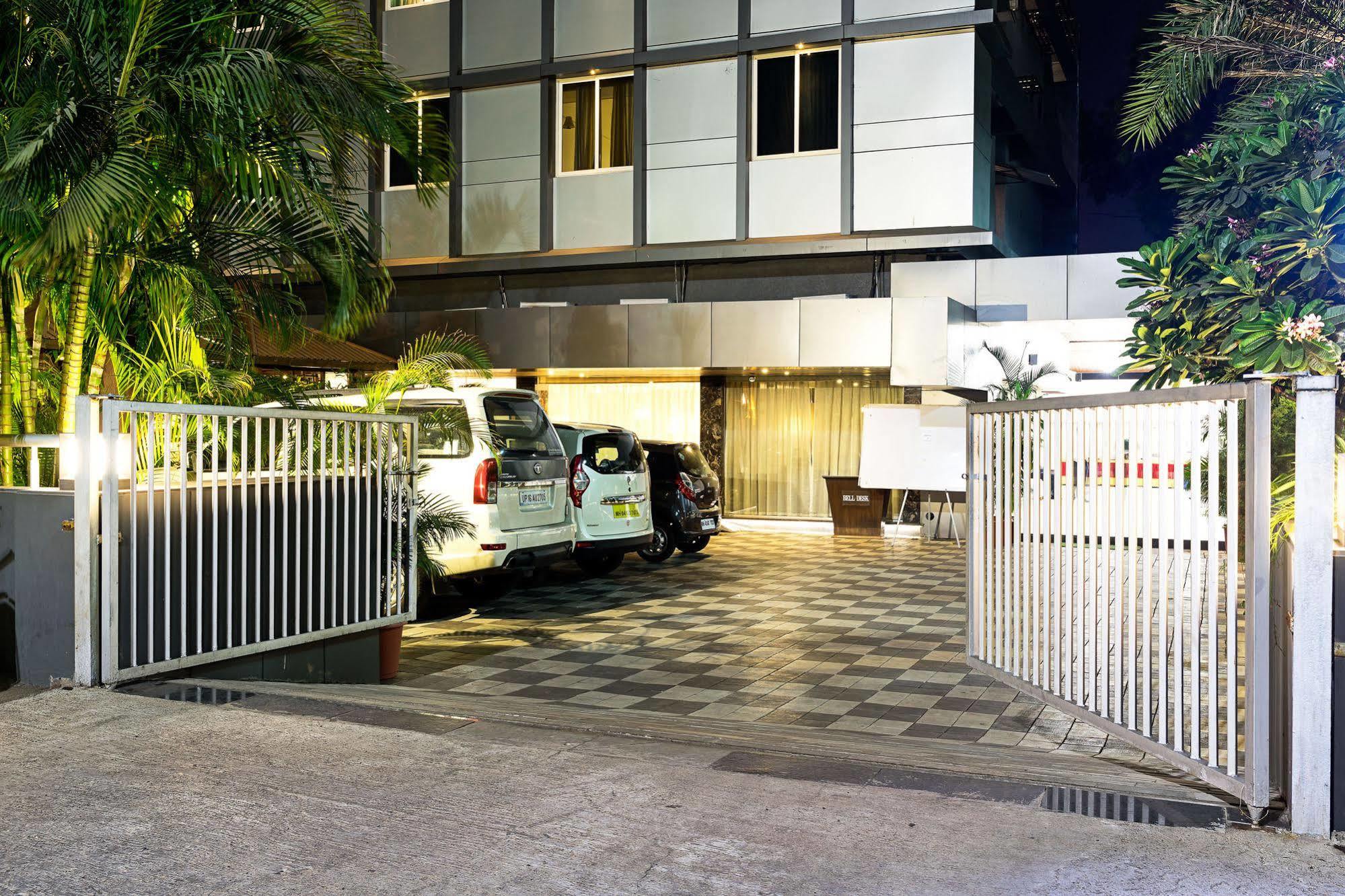 Treebo Premium Grand Emerald Pimpri-Chinchwad Екстериор снимка